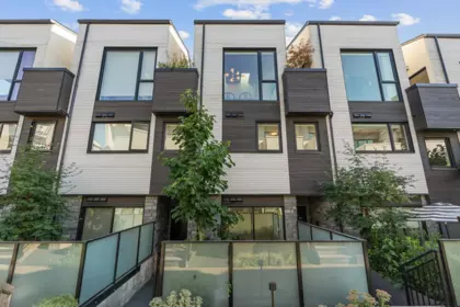 203 650 E 2nd Street, North Vancouver, BC, North Vancouver — Townhouse for sale