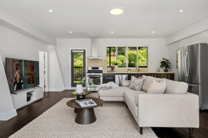 Entry Foyer Photo of 4066 Norwood Avenue, North Vancouver, BC
