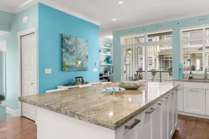 Kitchen Island Photo of 24 2925 King George Boulevard, Surrey, BC