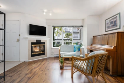 Breakfast Nook Photo of 54 6577 Southoaks Crescent, Burnaby, BC