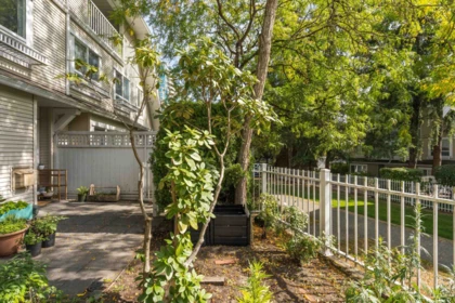 Hot Tub / Spa Photo of 54 6577 Southoaks Crescent, Burnaby, BC