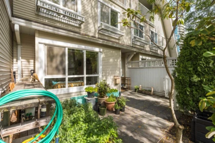 Swimming Pool Photo of 54 6577 Southoaks Crescent, Burnaby, BC