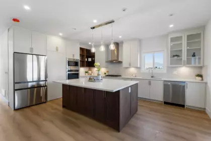 Kitchen Island Photo of 6048 Arlington Drive, Chilliwack, BC