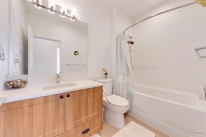 Entry Foyer Photo of A502 20487 65 Avenue, Langley, BC
