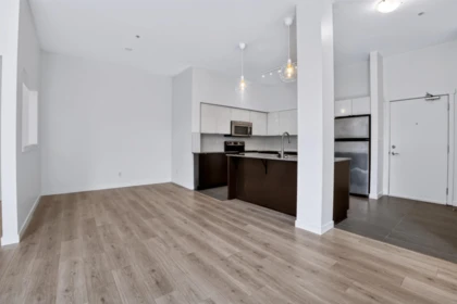 Kitchen Photo of 523 13733 107a Avenue, Surrey, BC