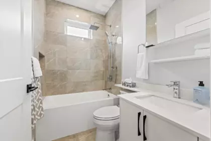 Hallway Photo of 2 8578 Cartier Street, Vancouver, BC