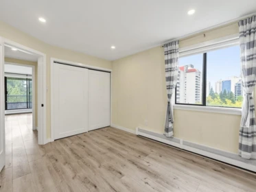 Walk-In Closet Photo of 901 6595 Willingdon Avenue, Burnaby, BC