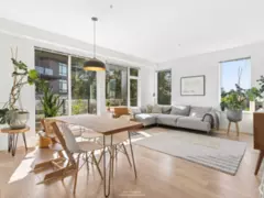 313 725 Marine Drive, North Vancouver, BC