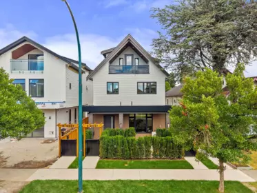 2 2547 E 2nd Avenue, Vancouver, BC, Vancouver — Half Duplex for sale
