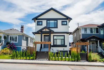 2622 Dundas Street, Vancouver, BC, Vancouver — Half Duplex for sale