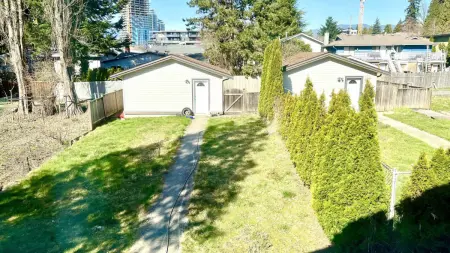 587 Foster Avenue, Coquitlam, BC, Coquitlam — Half Duplex for sale