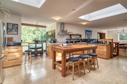 6055 Dubois Road, Madeira Park, BC, Madeira park — Single Family Residence for sale