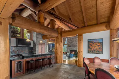 3827 Sunridge Drive, Whistler, BC, Whistler — Single Family Residence for sale