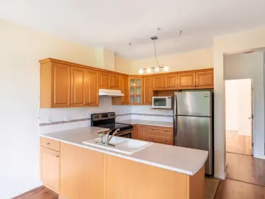 207 5280 Oakmount Crescent, Burnaby, BC, Burnaby — Apartment/Condo for sale