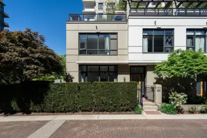 101 1 Renaissance Square, New Westminster, BC, New westminster — Townhouse for sale