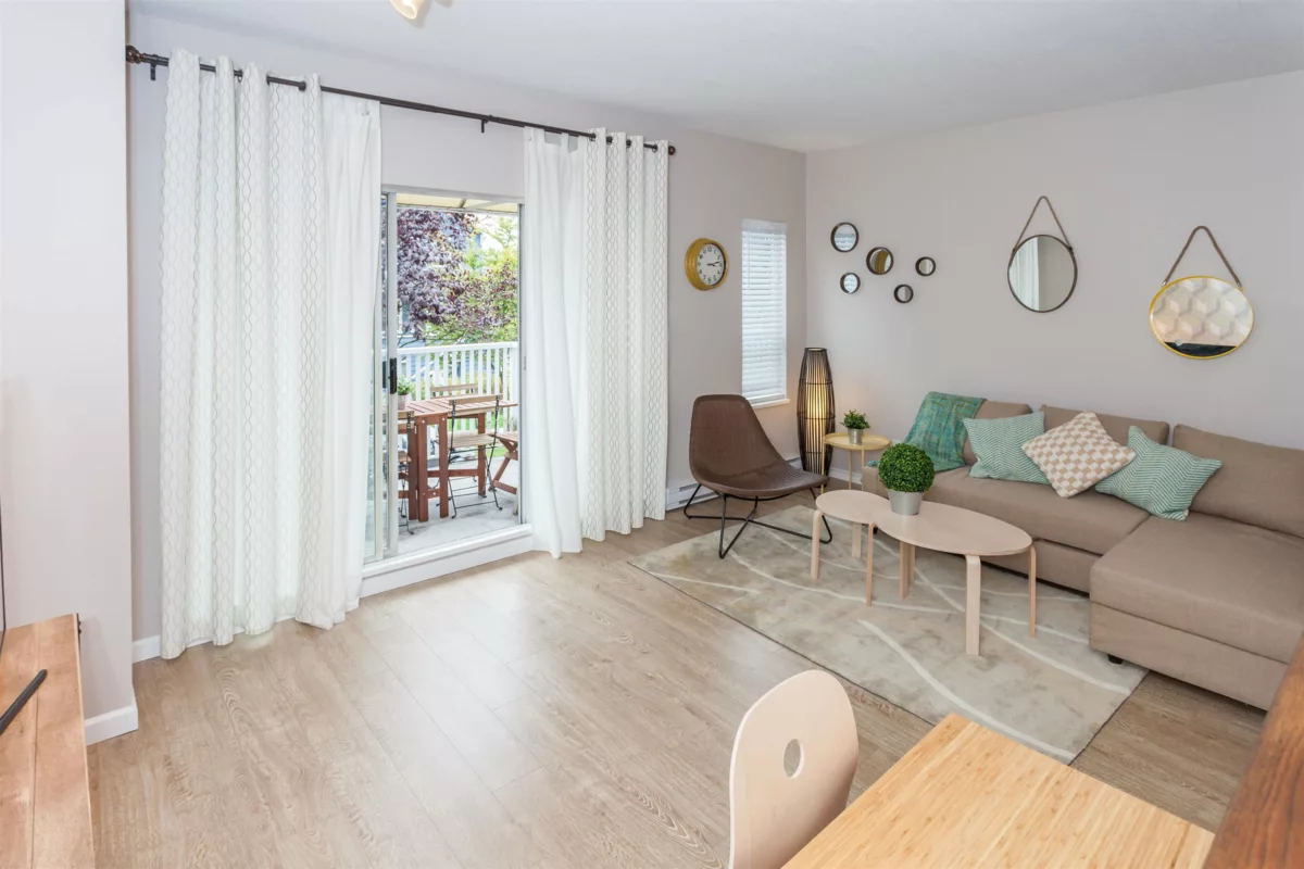 Living Room Photo of 2062 Cypress Street, Vancouver, BC