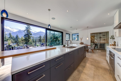 9316 Autumn Place, Whistler, BC, Whistler — Single Family Residence for sale