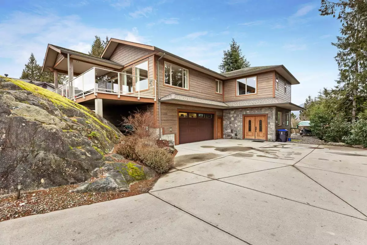 Exterior Front Photo of 5781 Genni's Way, Sechelt, BC
