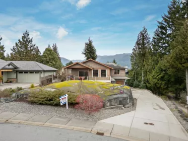 5781 Genni's Way, Sechelt, BC, Sechelt — Single Family Residence for sale