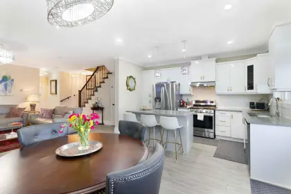14171 60 Avenue, Surrey, BC, Surrey — Half Duplex for sale