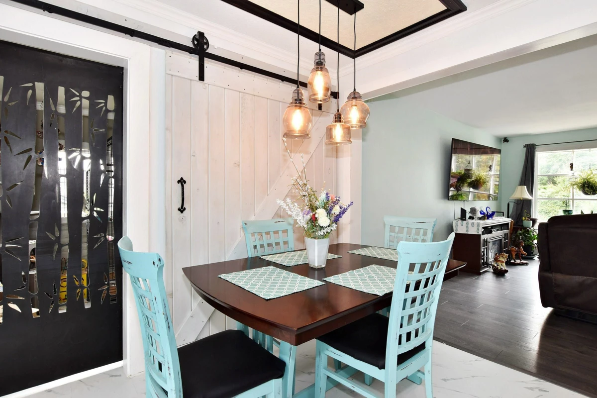 Breakfast Nook Photo of 7822 Cedar Street, Mission, BC