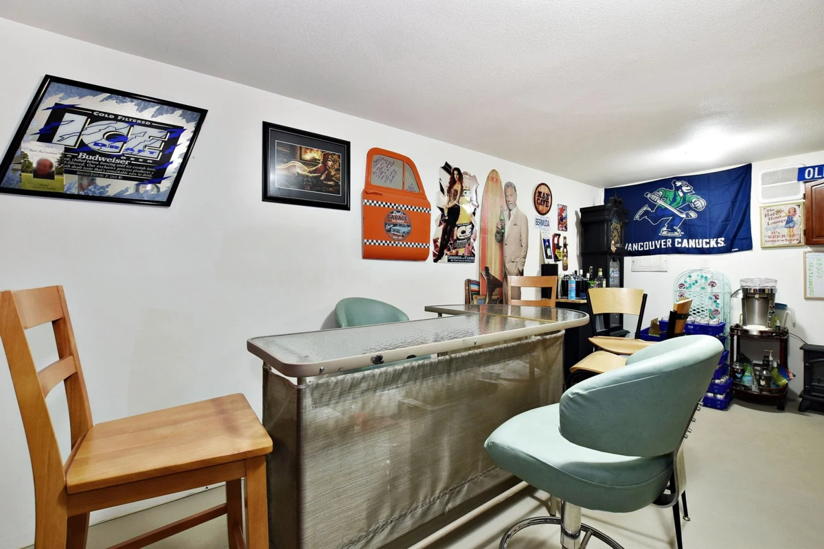 Entry Foyer Photo of 7822 Cedar Street, Mission, BC