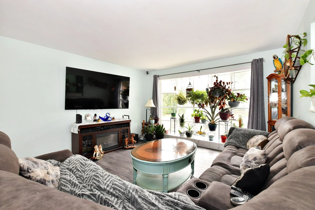 Family Room Photo of 7822 Cedar Street, Mission, BC