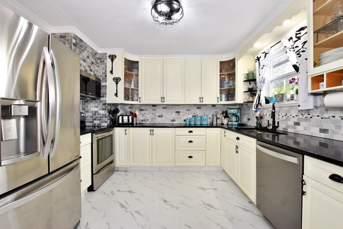 Primary Bathroom Photo of 7822 Cedar Street, Mission, BC