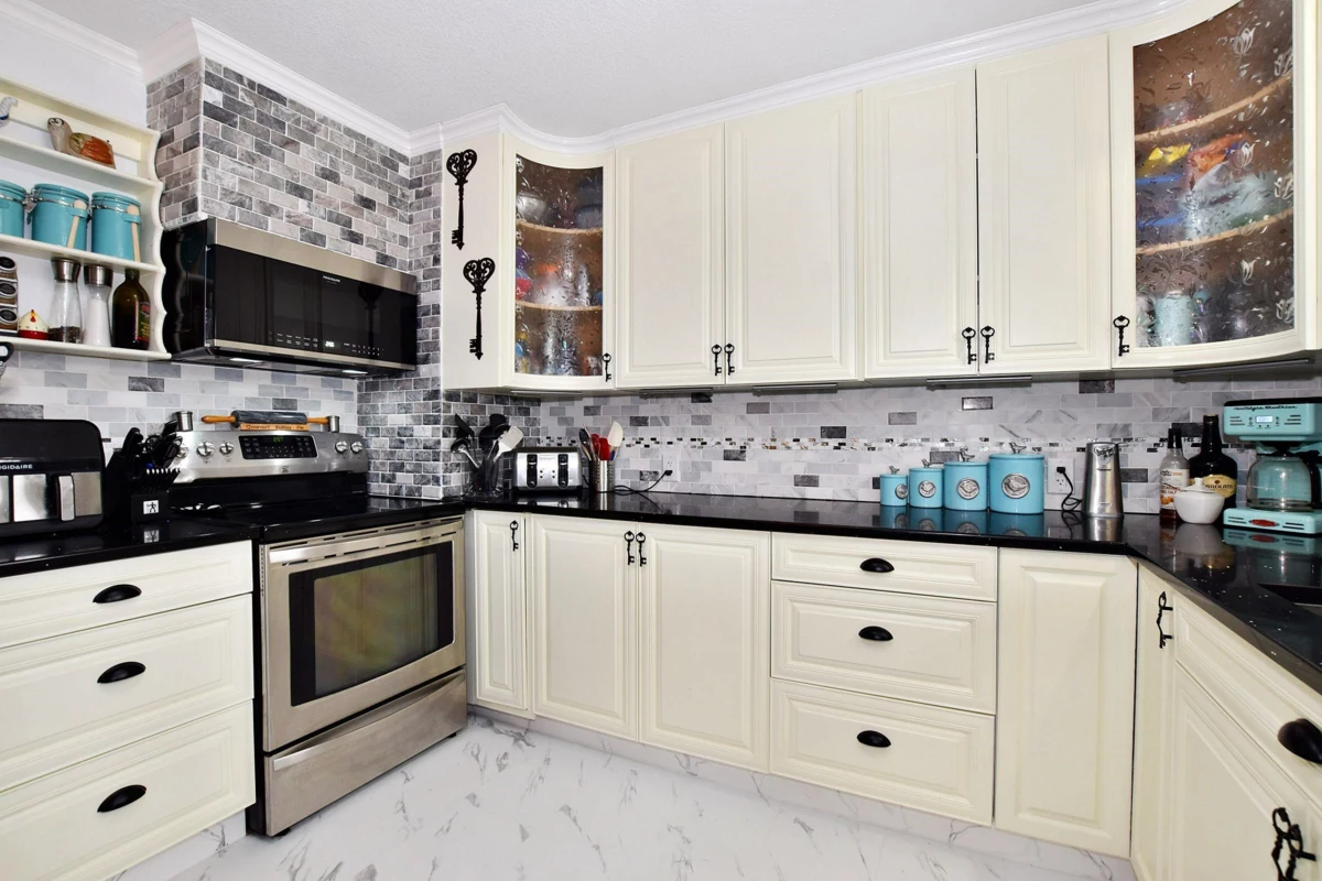 Walk-In Closet Photo of 7822 Cedar Street, Mission, BC