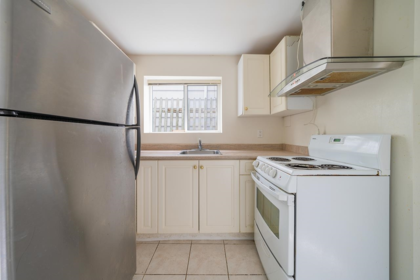 Hallway Photo of 4663 W 15th Avenue, Vancouver, BC