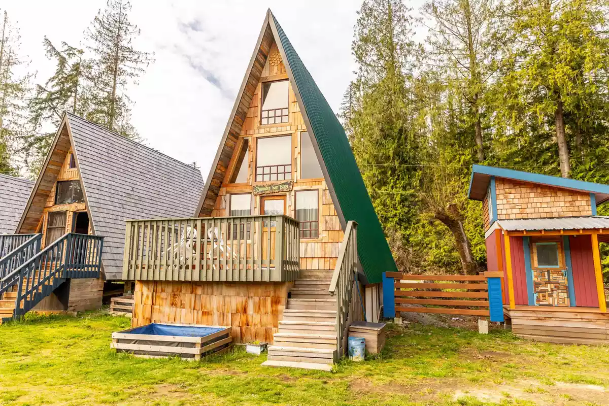 Garden / Landscaping Photo of 10052 Malaspina Road, No City Value, BC