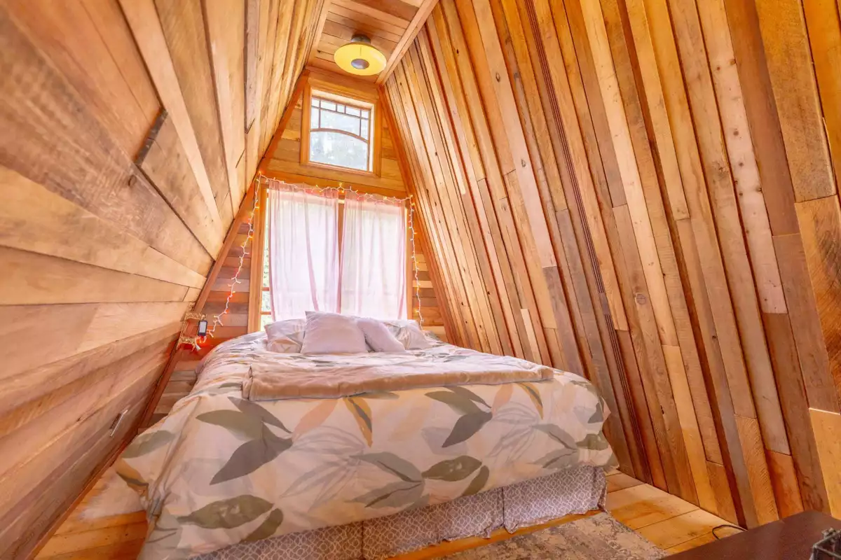 Hot Tub / Spa Photo of 10052 Malaspina Road, No City Value, BC