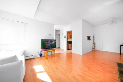 5146 Hastings Street, Burnaby, BC, Burnaby — Apartment/Condo for sale