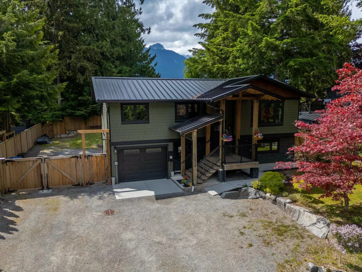 Living Room Photo of 40629 Perth Drive, Squamish, BC