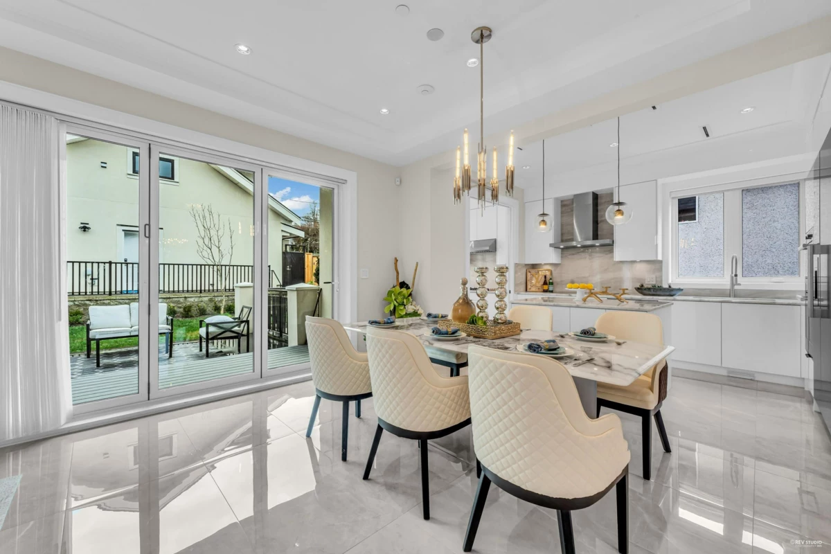 Kitchen Island Photo of 4112 W 11th Avenue, Vancouver, BC
