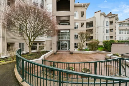 102 3176 Gladwin Road, Abbotsford, BC, Abbotsford — Apartment/Condo for sale