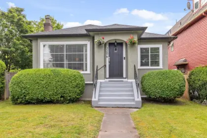 3206 W 7th Avenue, Vancouver, BC, Vancouver — Single Family Residence for sale