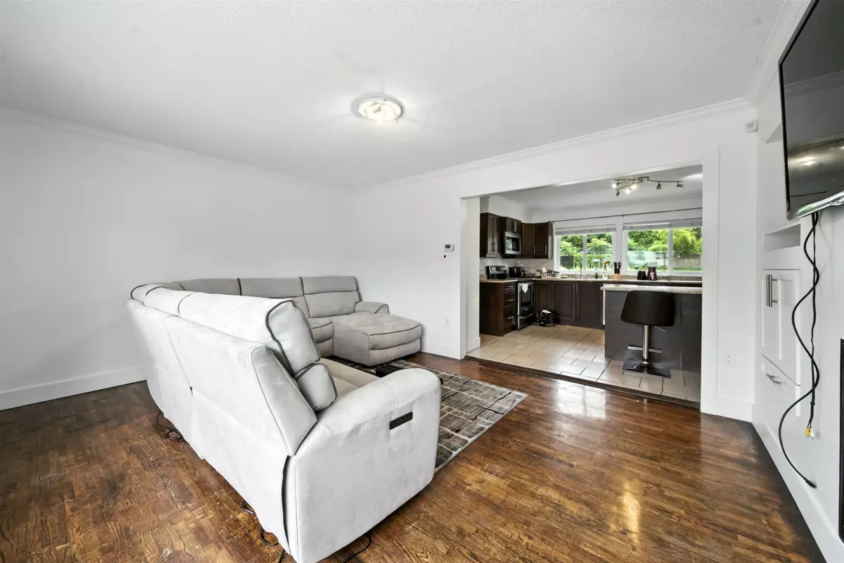 Kitchen Photo of 14032 Grosvenor Road, Surrey, BC