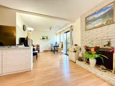 Kitchen Island Photo of 8575 Citation Drive, Richmond, BC
