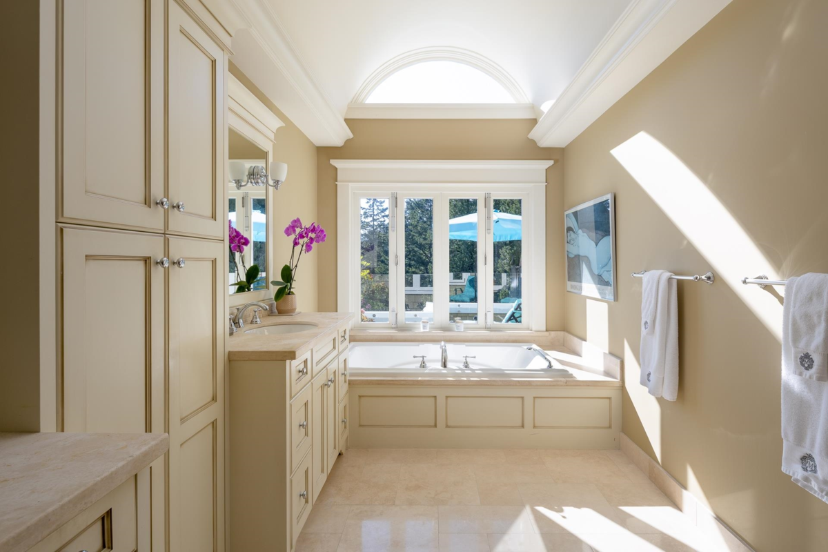 Staircase Photo of 6154 Gleneagles Drive, West Vancouver, BC