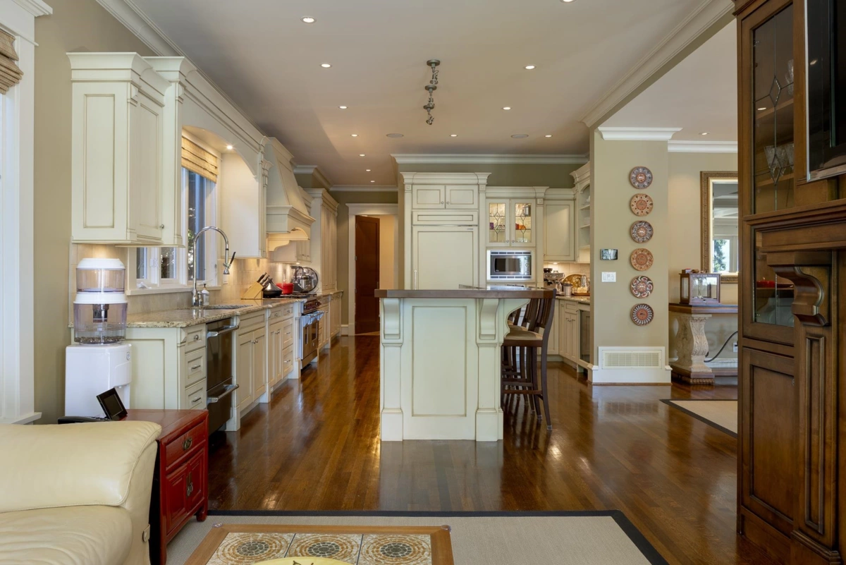 Walk-In Closet Photo of 6154 Gleneagles Drive, West Vancouver, BC