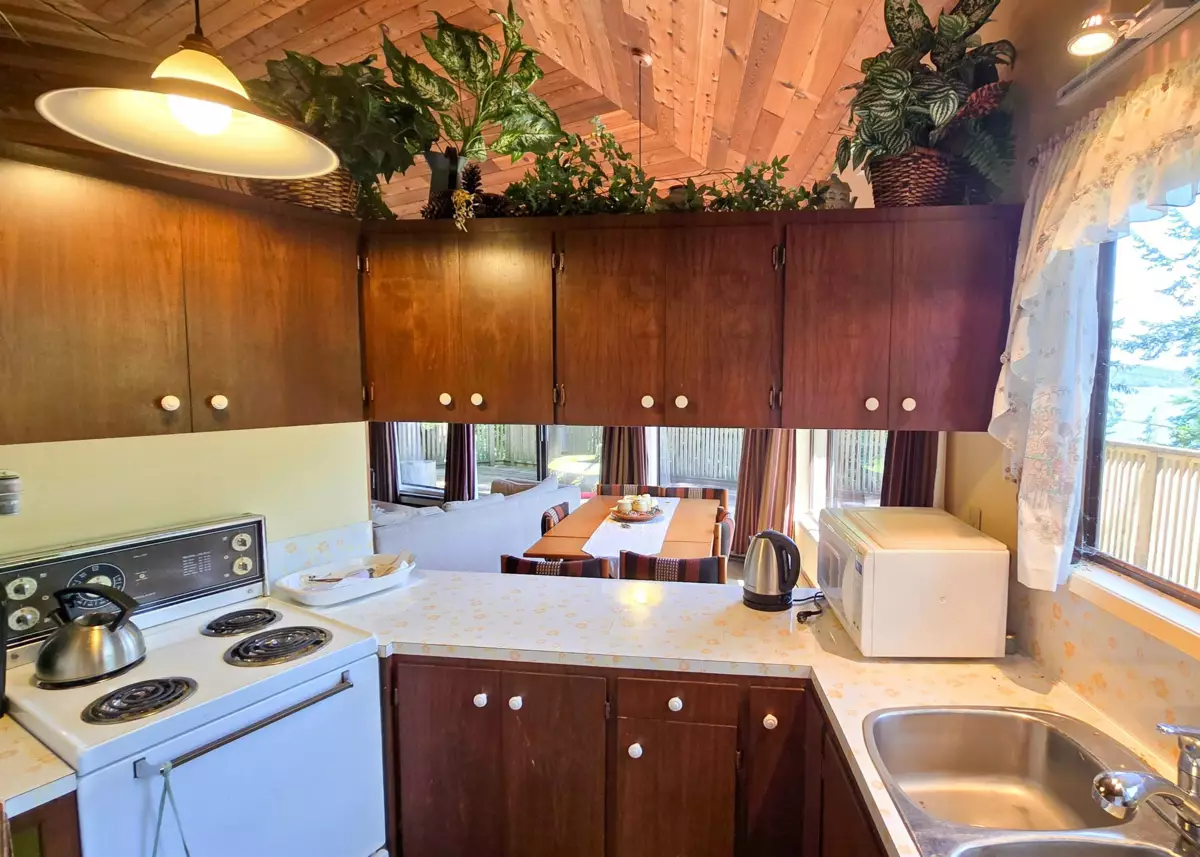 Basement Recreation Room Photo of 427 Collingwood Road, Keats Island, BC