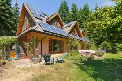 320 Forest Ridge Road, Bowen Island, BC, Bowen Island — Single Family Residence for sale