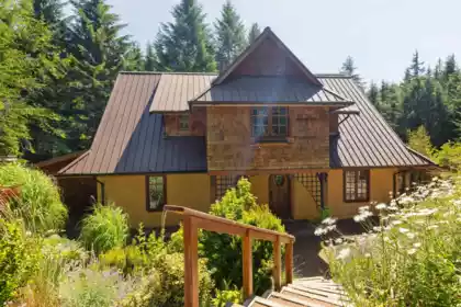 320 Forest Ridge Road, Bowen Island, BC, Bowen Island — Single Family Residence for sale