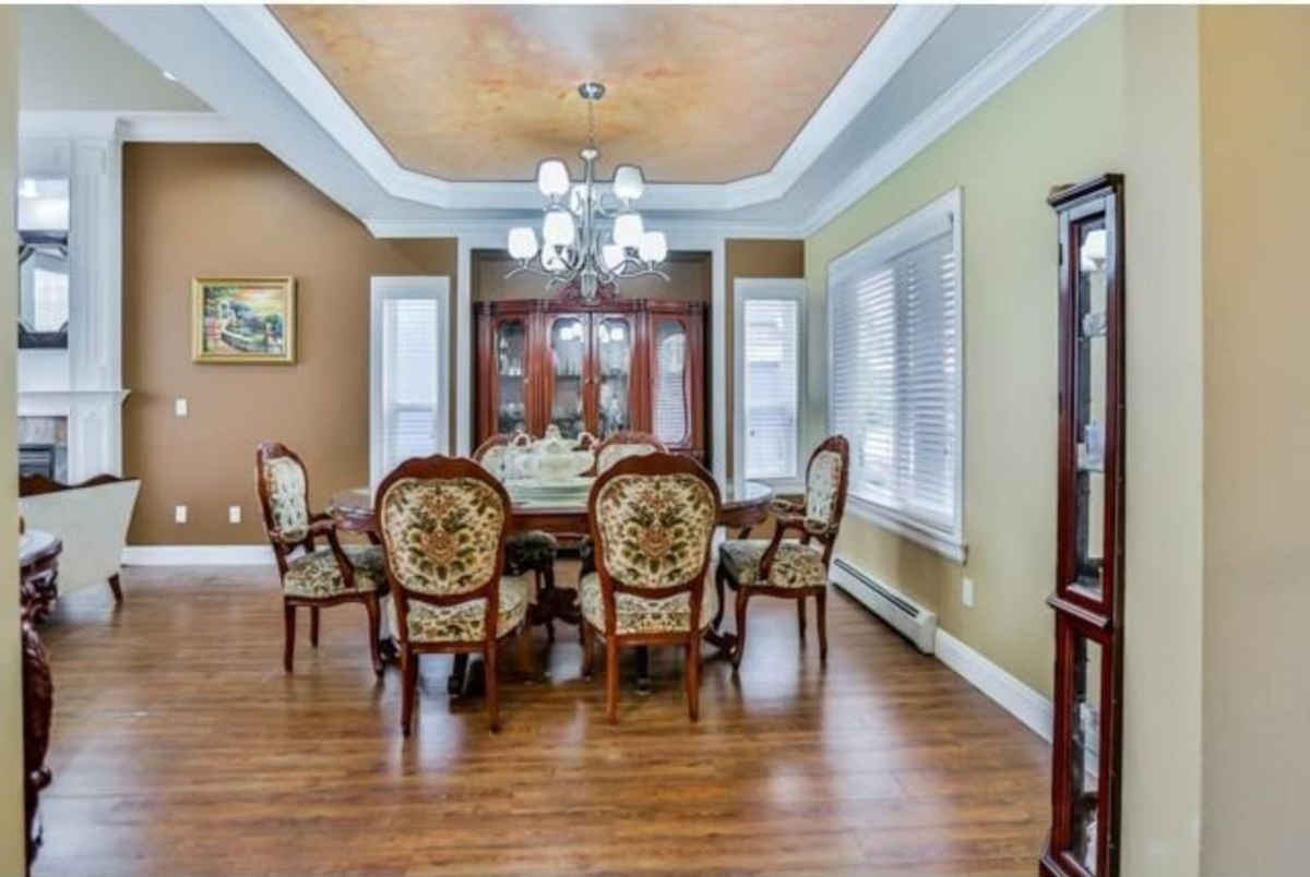 Kitchen Photo of 17440 103b Avenue, Surrey, BC