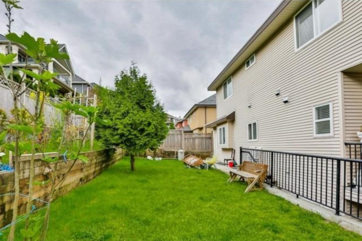 Laundry Room Photo of 17440 103b Avenue, Surrey, BC