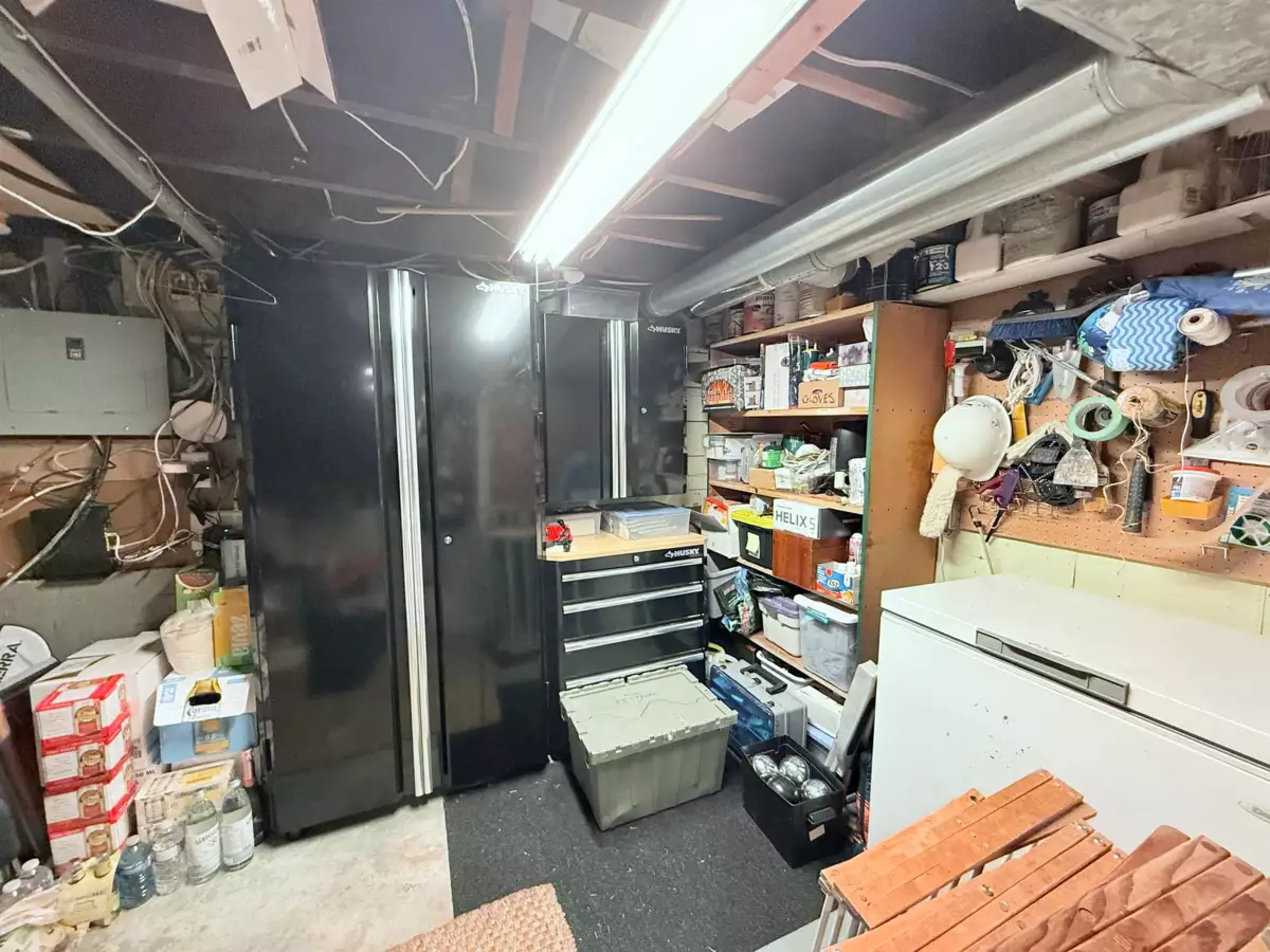 Entry Foyer Photo of 680 Thompson Avenue, Coquitlam, BC