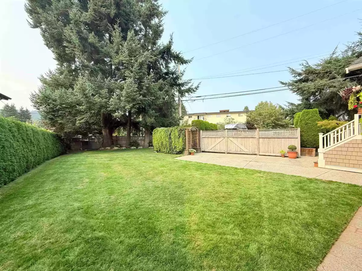 Hallway Photo of 680 Thompson Avenue, Coquitlam, BC