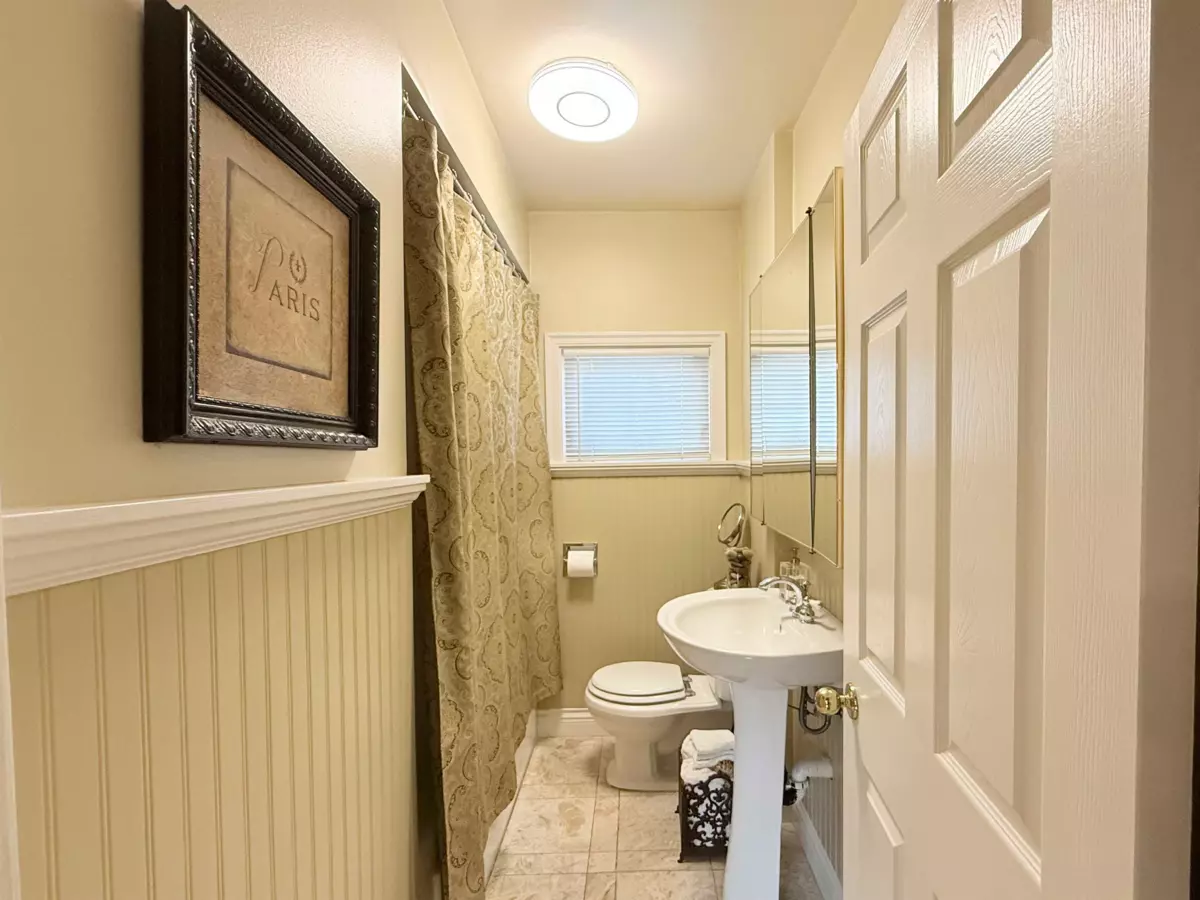 Primary Bathroom Photo of 680 Thompson Avenue, Coquitlam, BC