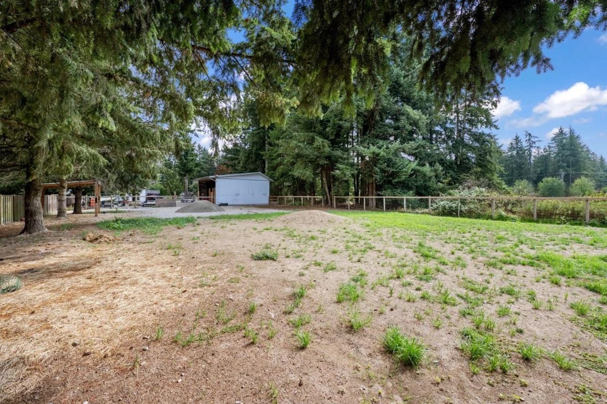 Garden / Landscaping Photo of 3283 196 Street, Surrey, BC